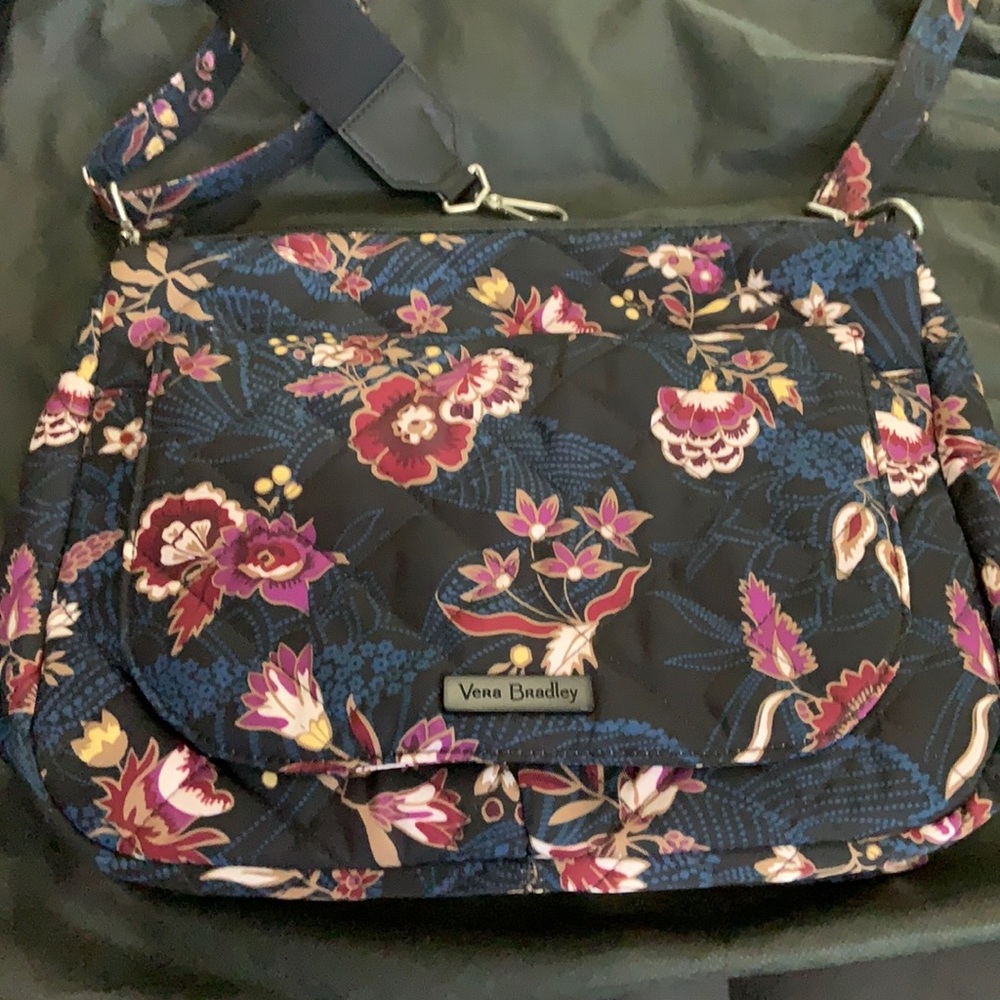 Vera Bradley performance twill Carson in Garden Dreams, brand new without tags